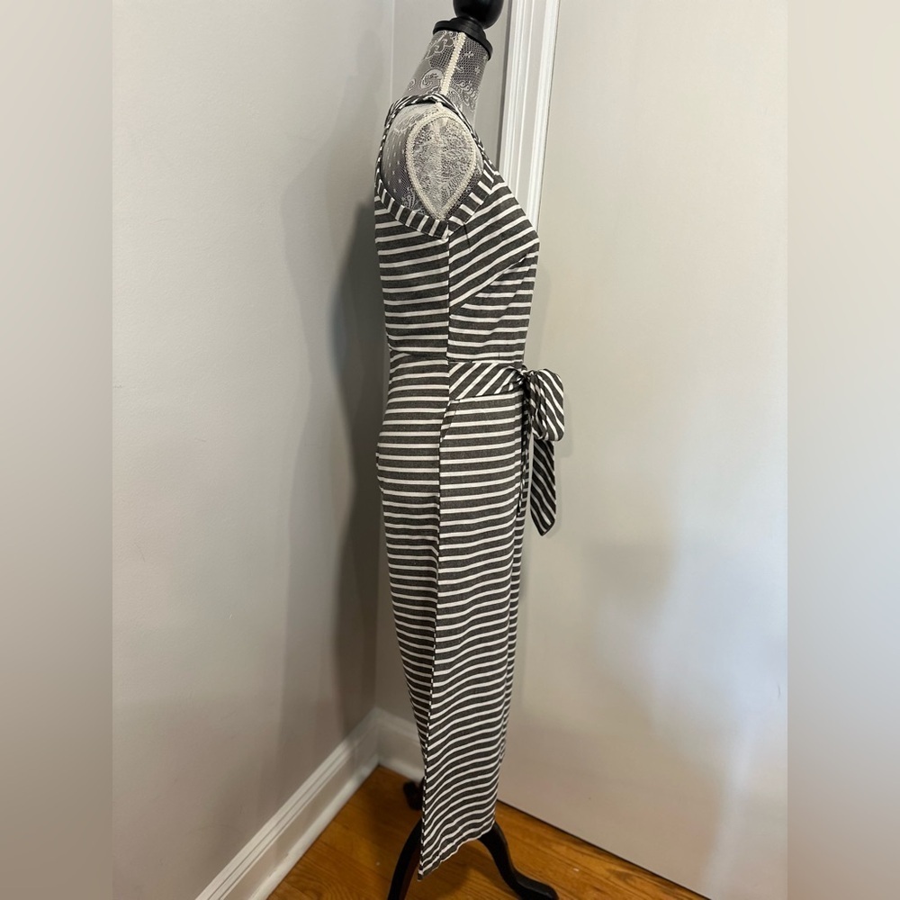 NWOT Women’s Sz: M Gray & White Striped Wide Leg Cropped Halter Belted Jumpsuit. - Picture 5 of 11